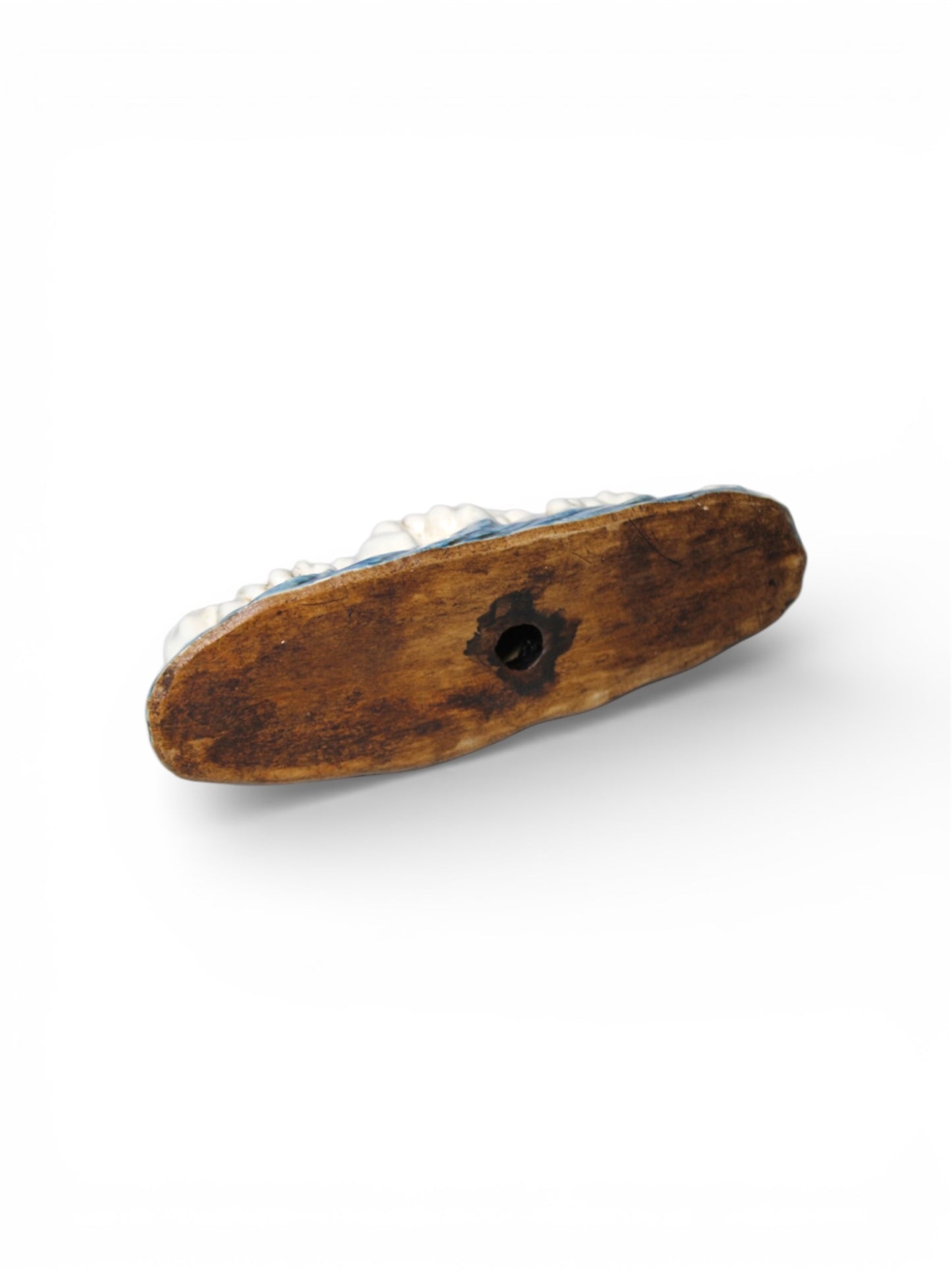 A Rare Hirado ware Wave Brush Rest (Nami-gata Fudeoki) — Meiji period