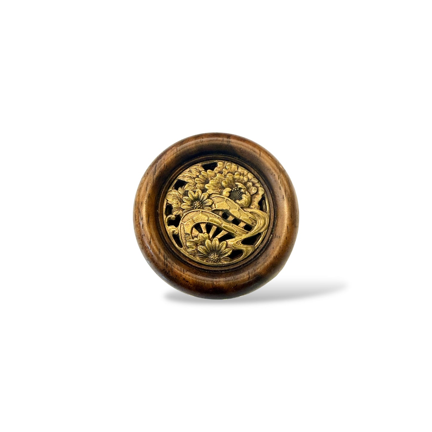 A Fine Antique Japanese Kagamibuta Netsuke
Late Edo – Early Meiji period, 19th century