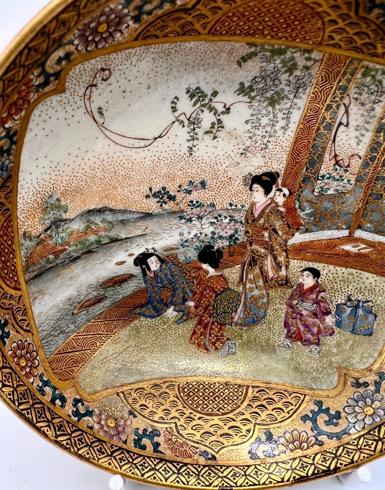 A Fine Japanese Satsuma Earthenware Bowl, Signed -Toyama.Meiji Period