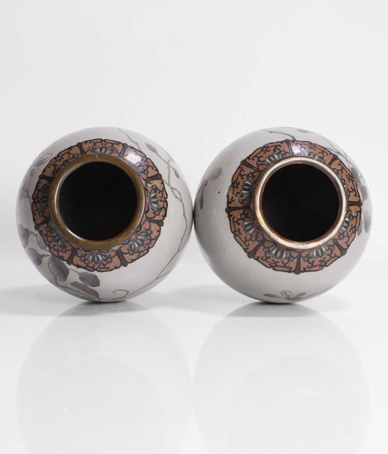 A Exceptional Pair of Japanese Cloisonné Vases in the Manner of Namikawa Sōsuke