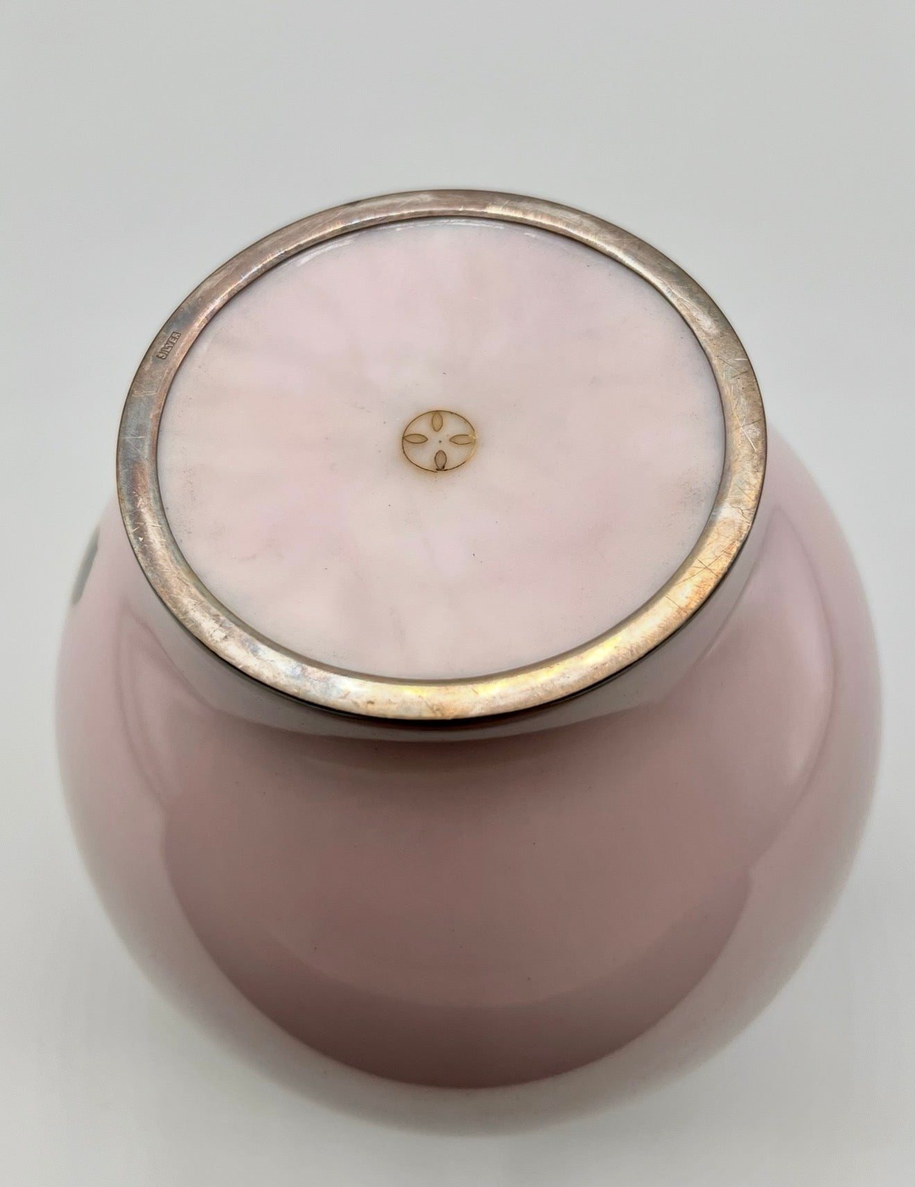 A FINE ANTIQUE JAPANESE CLOISONNE ENAMEL VASE BY ANDO