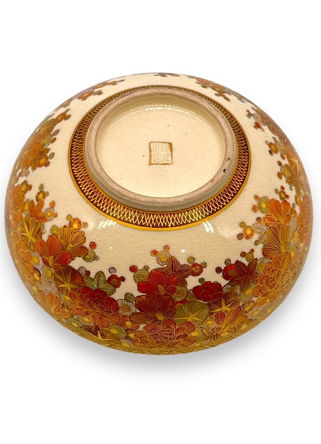 A Finely Painted Japanese Satsuma Earthenware Bowl. Signed Kinkōzan .Meiji period