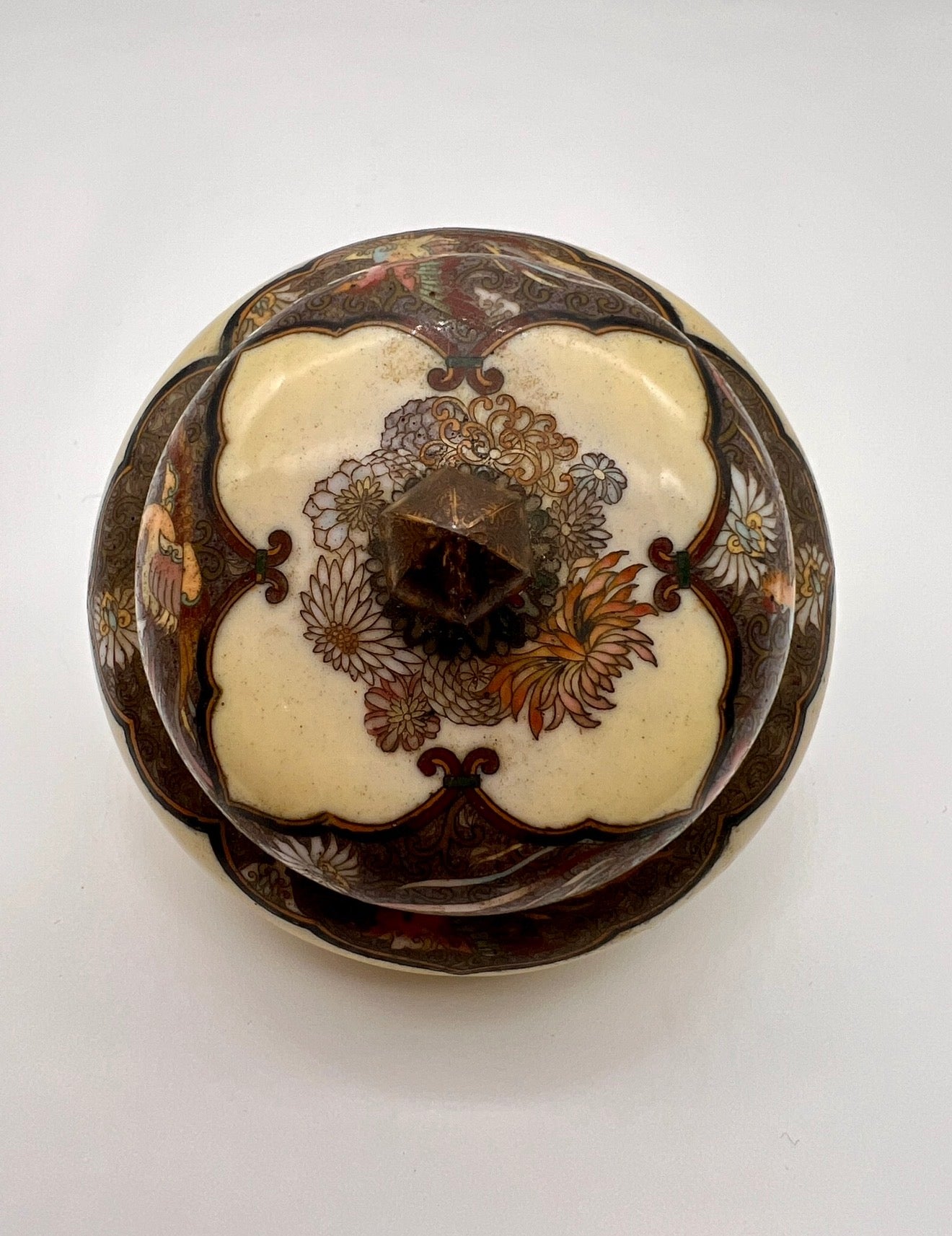Japanese Cloisonné Enamel Koro and Cover, in the Manner of Namikawa Yasuyuki.Meiji Period