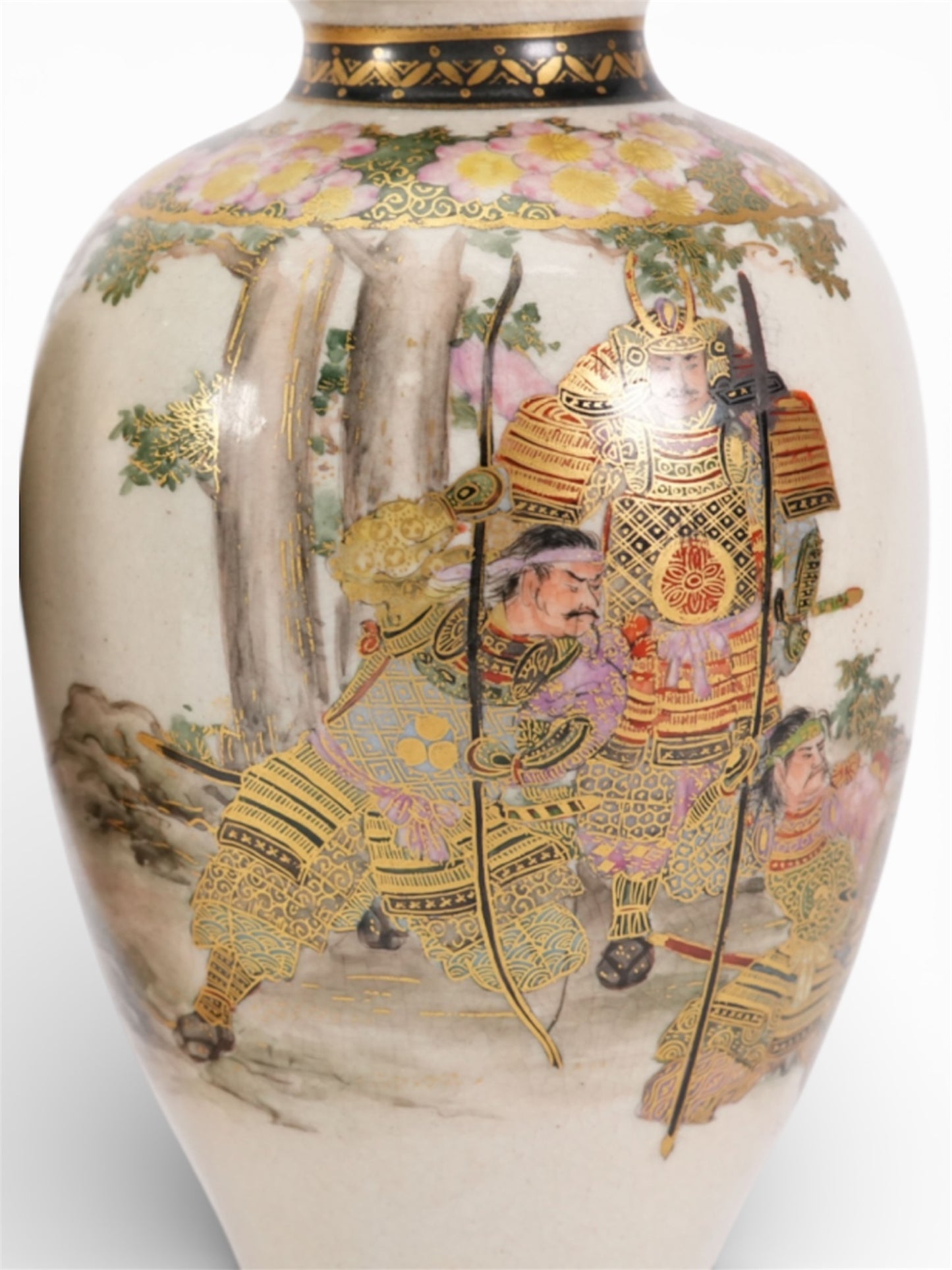 A Fine Pair of Japanese Satsuma vases signed by Choshuzan 長州山.Meiji period.