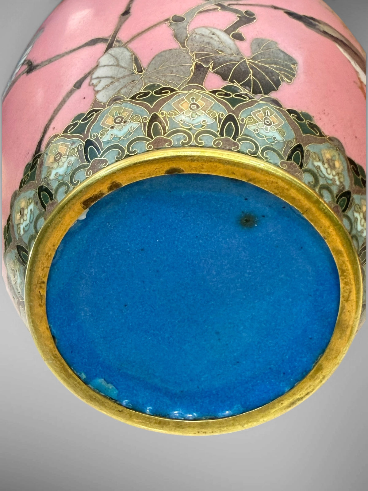 A FINE PAIR OF JAPANESE CLOISONNÉ ENAMEL VASES WITH BIRDS AND GRAPEVINE, IN THE MANNER OF NAMIKAWA SŌSUKE-Meiji period