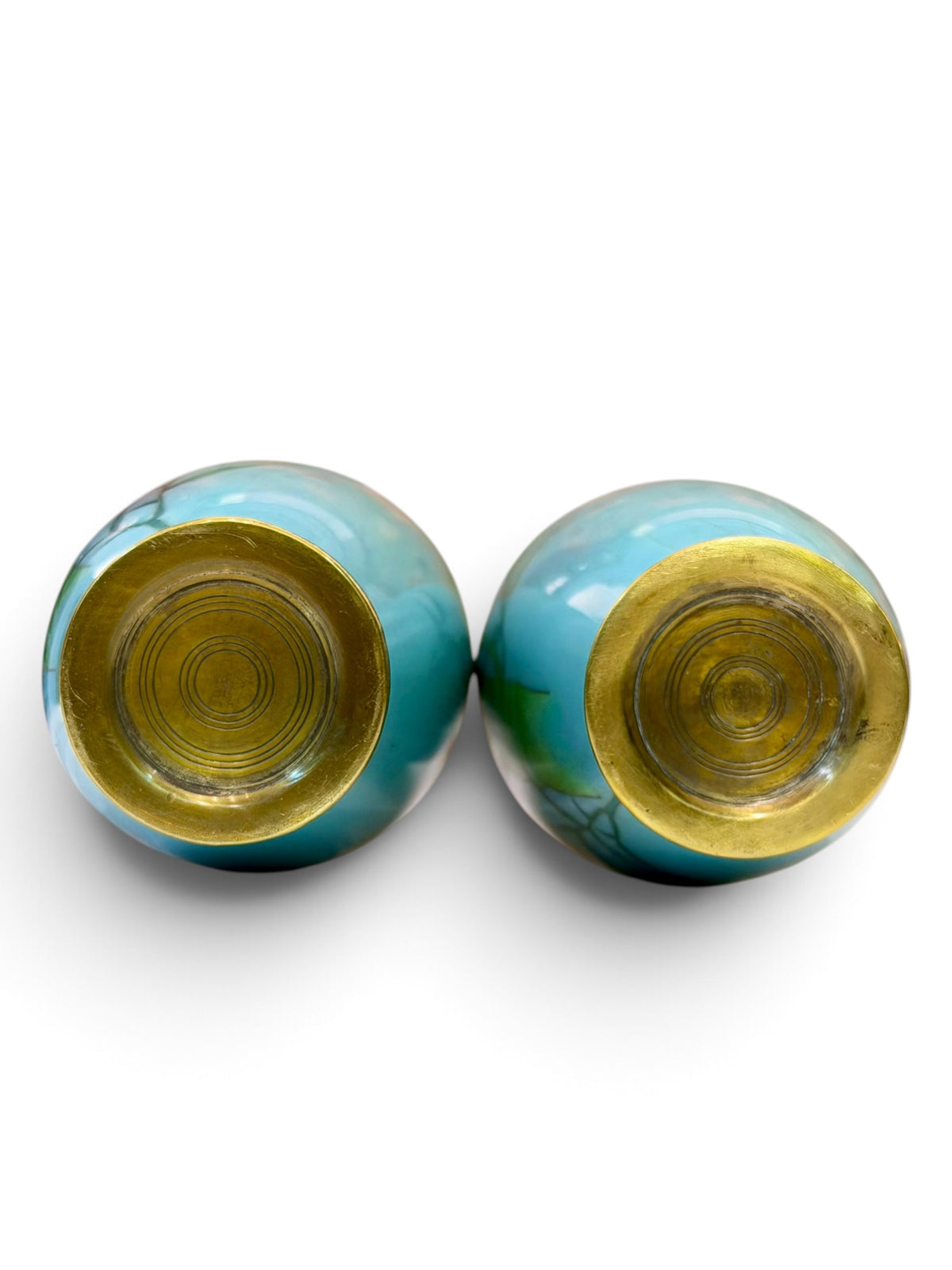 A FINE PAIR OF JAPANESE CLOISONNÉ ENAMEL VASES WITH BAMBOO.Meiji period