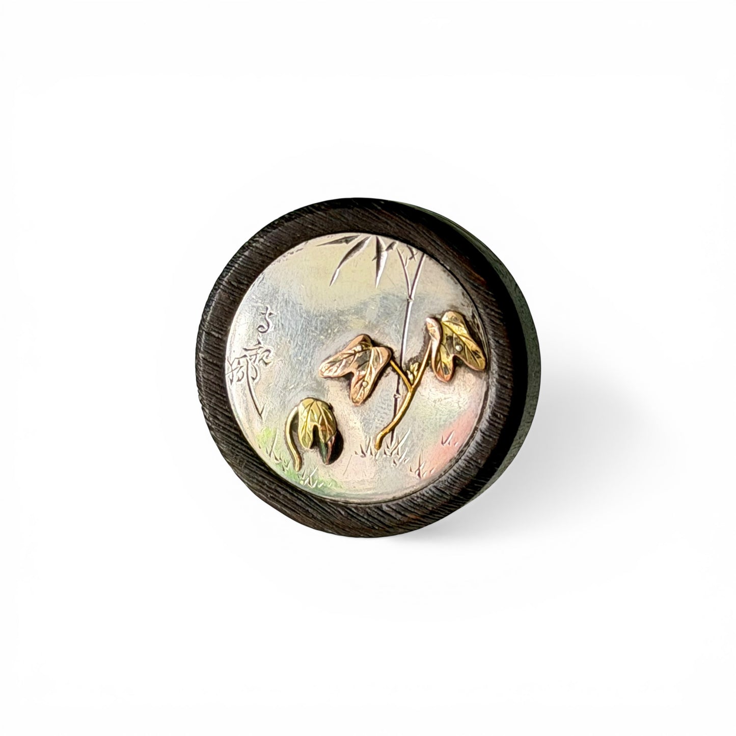 A Japanese Kagamibuta Netsuke with a Solid Silver Lid Decorated in Gold and Copper Takazōgan
Signed Toshichika (俊近)-Meiji period