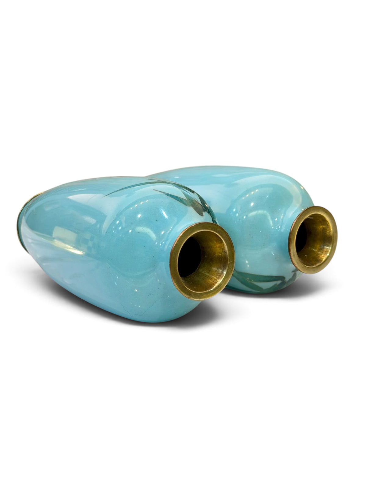 A FINE PAIR OF JAPANESE CLOISONNÉ ENAMEL VASES WITH BAMBOO.Meiji period