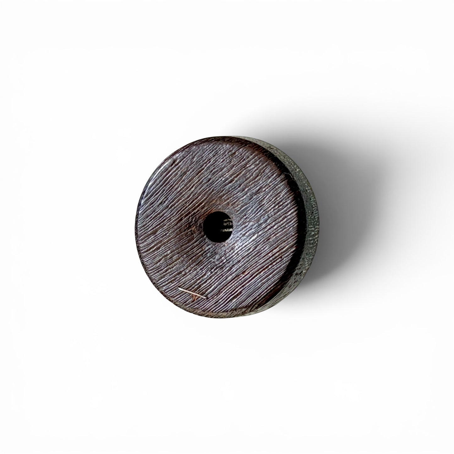 A Japanese Kagamibuta Netsuke with a Solid Silver Lid Decorated in Gold and Copper Takazōgan
Signed Toshichika (俊近)-Meiji period