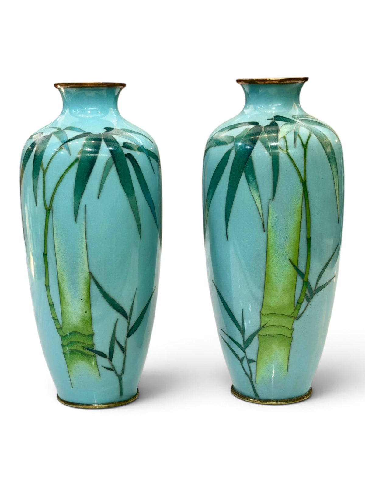 A FINE PAIR OF JAPANESE CLOISONNÉ ENAMEL VASES WITH BAMBOO.Meiji period