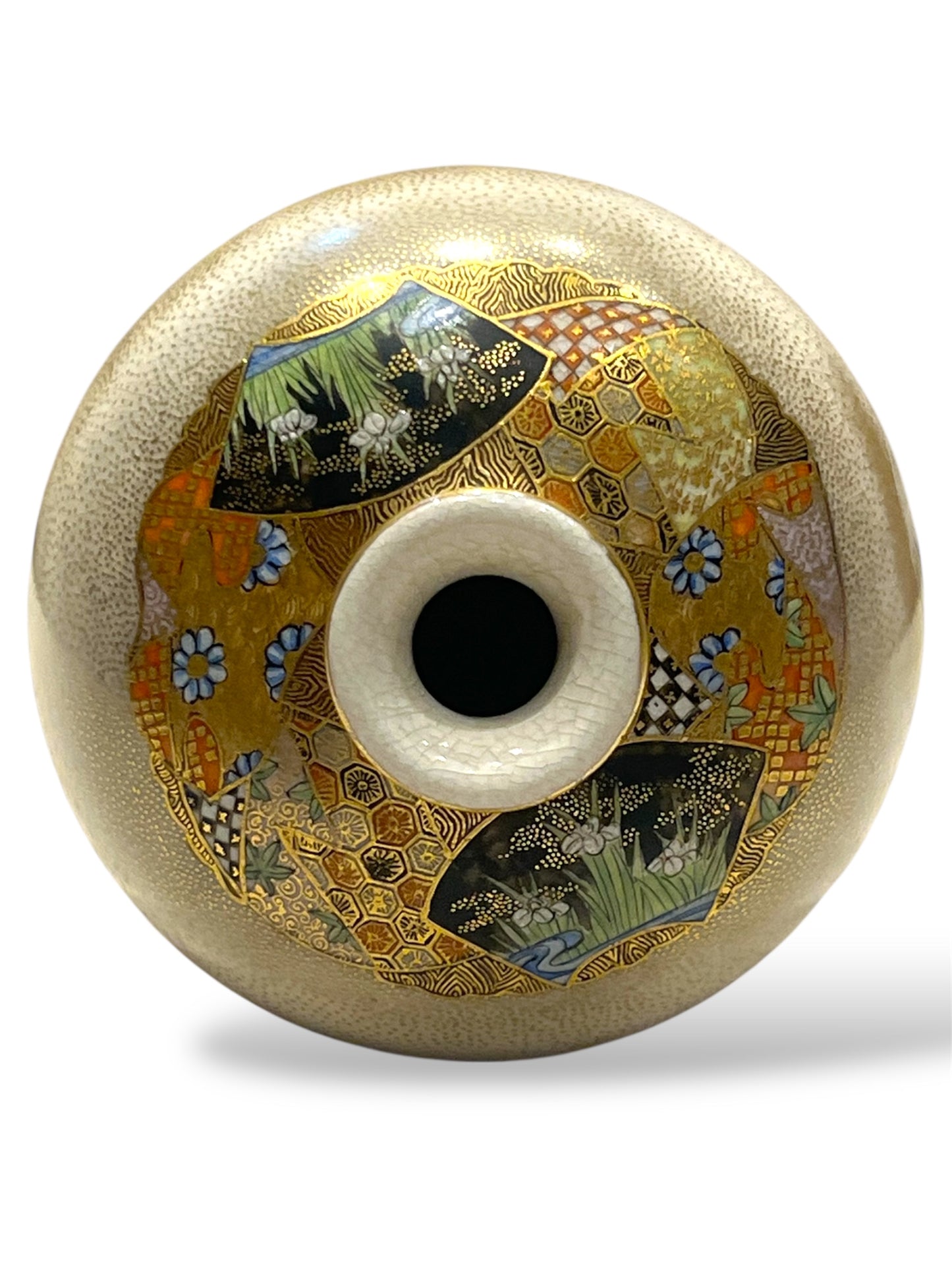 A Fine Japanese Satsuma Earthenware Vase by Hōzan.Meiji period