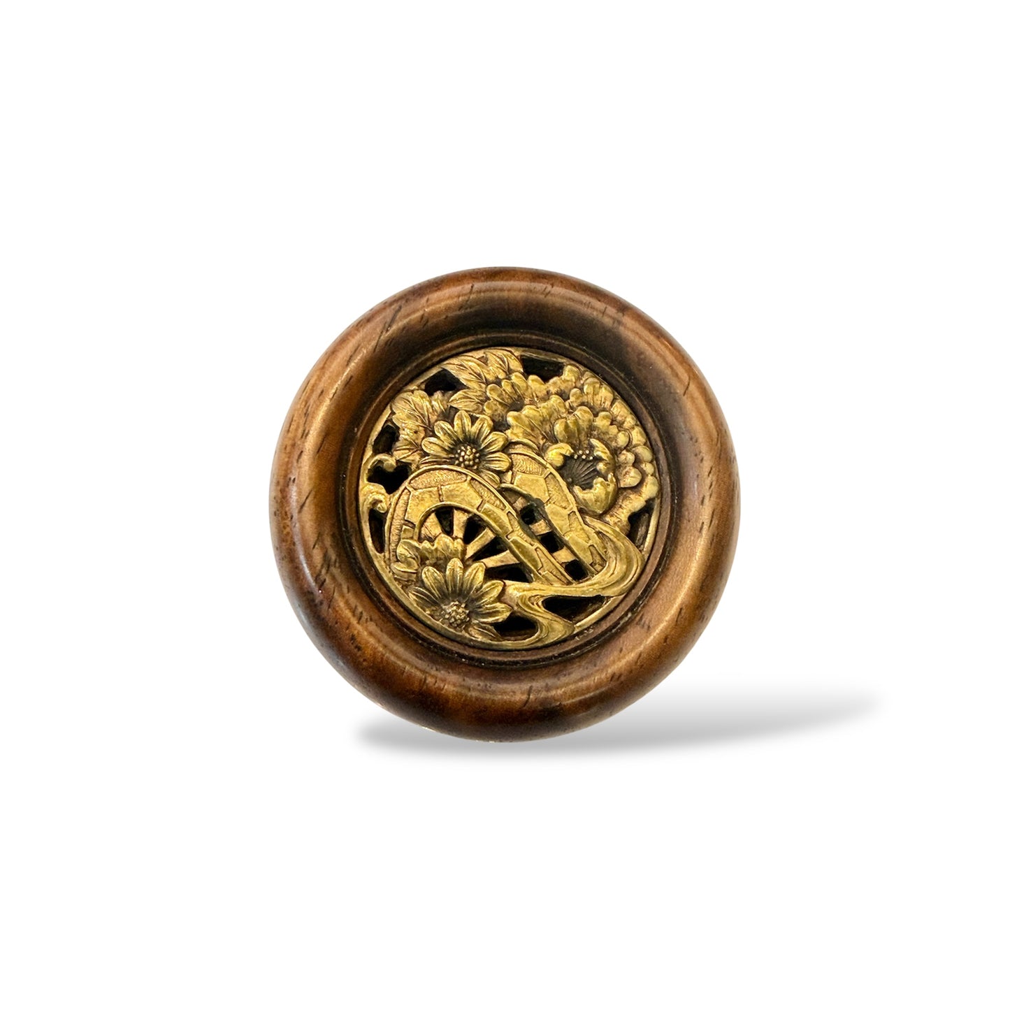 A Fine Antique Japanese Kagamibuta Netsuke
Late Edo – Early Meiji period, 19th century