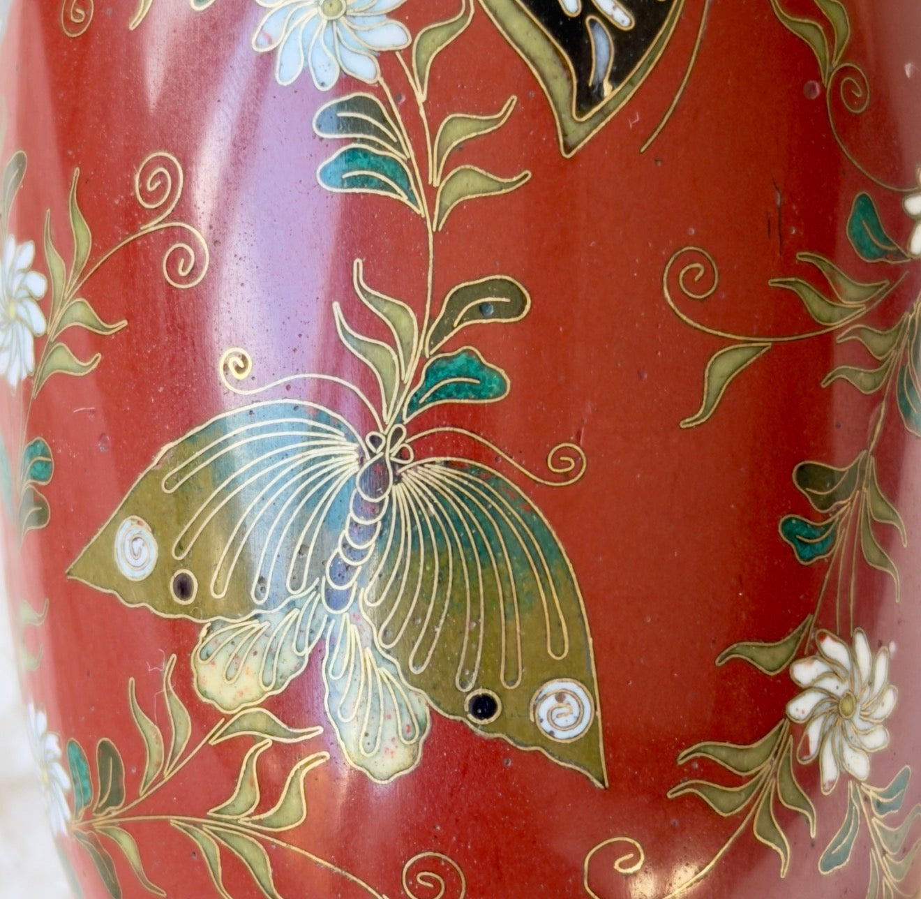 A Fine Japanese Cloisonné Enamel Cabinet Vase in the Manner of Kyoto Shibata.Meiji Period