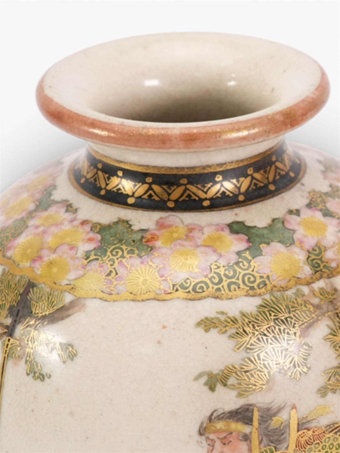A Fine Pair of Japanese Satsuma vases signed by Choshuzan 長州山.Meiji period.