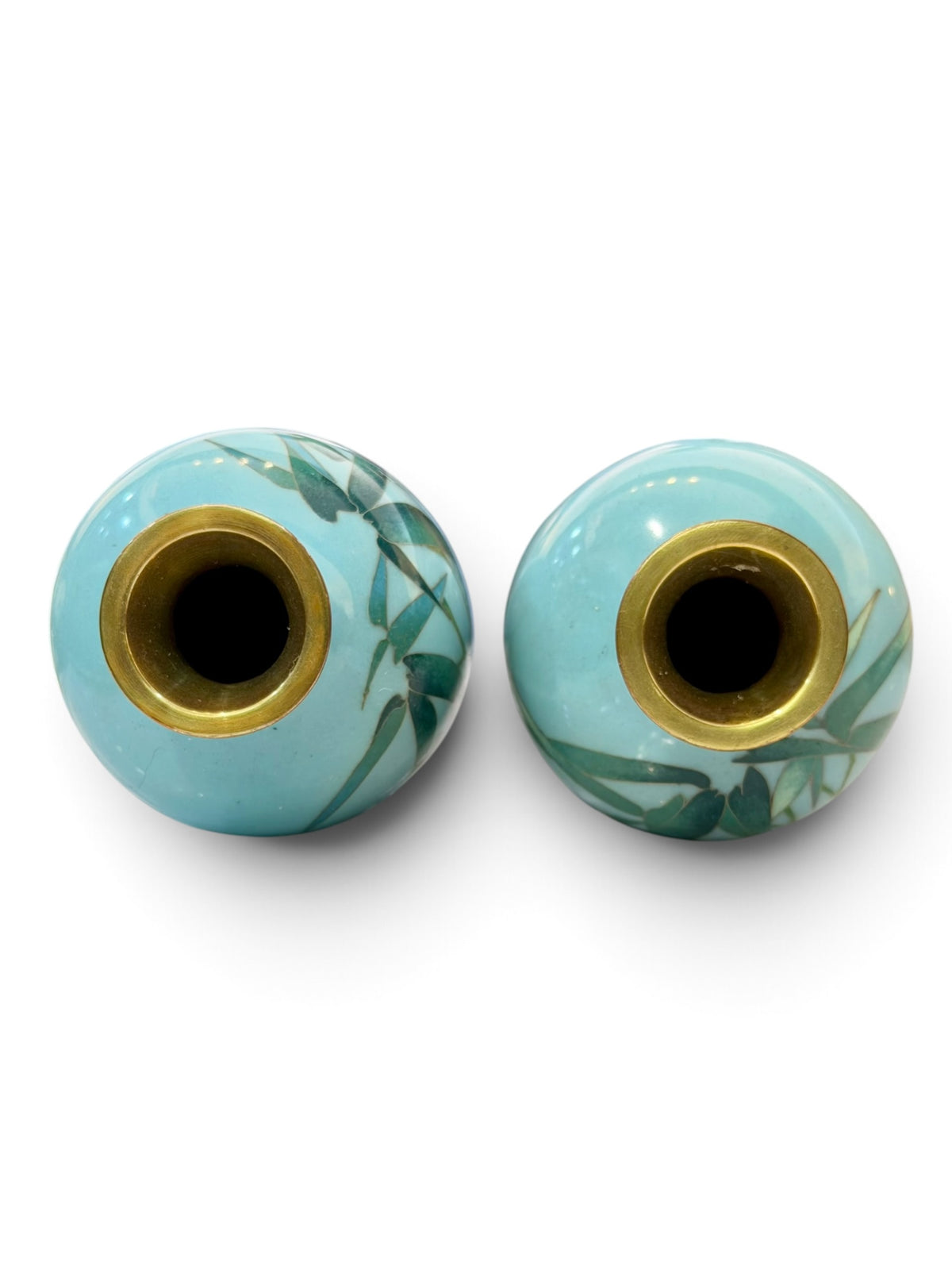 A FINE PAIR OF JAPANESE CLOISONNÉ ENAMEL VASES WITH BAMBOO.Meiji period
