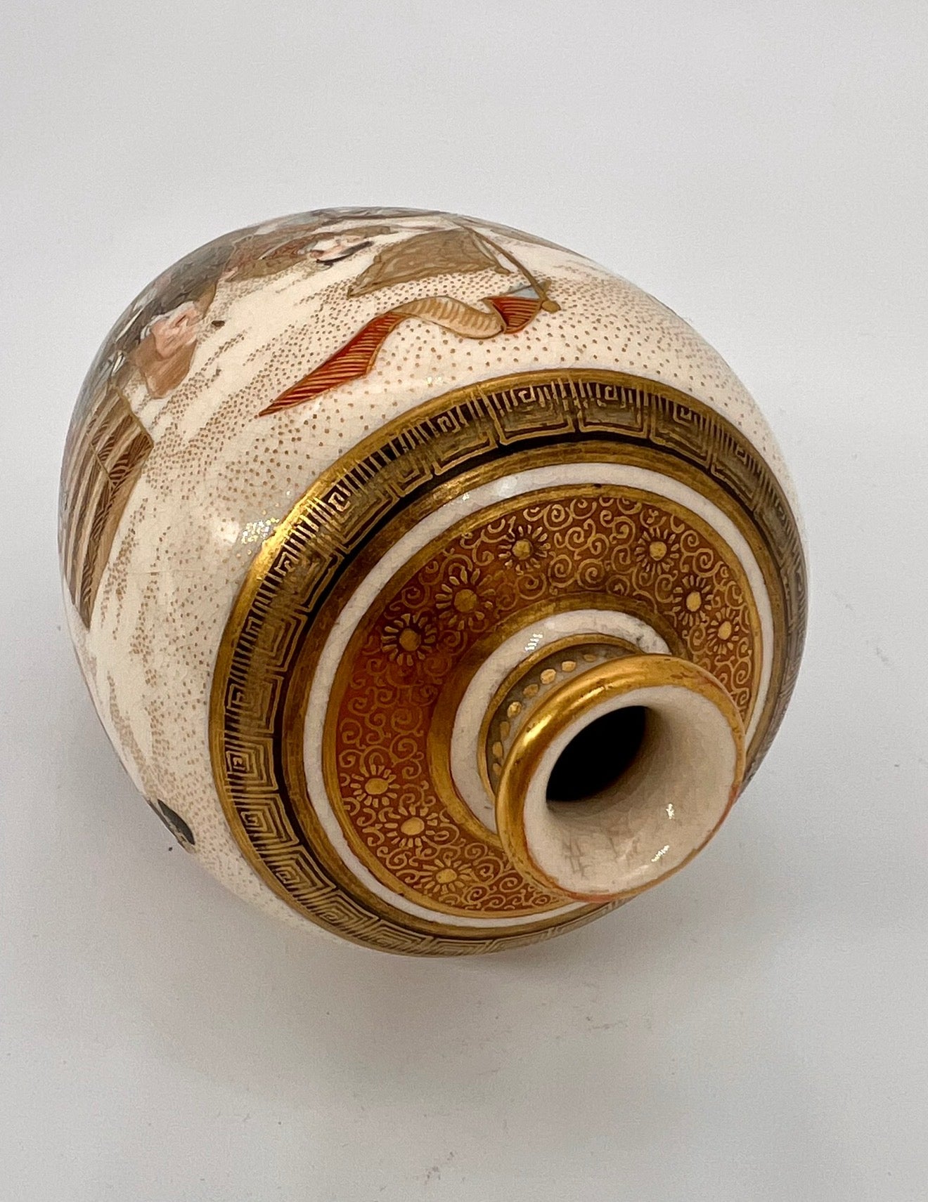 A Fine Satsuma Small Ovoid Vase by Dōzan, Meiji Era (Late 19th Century)