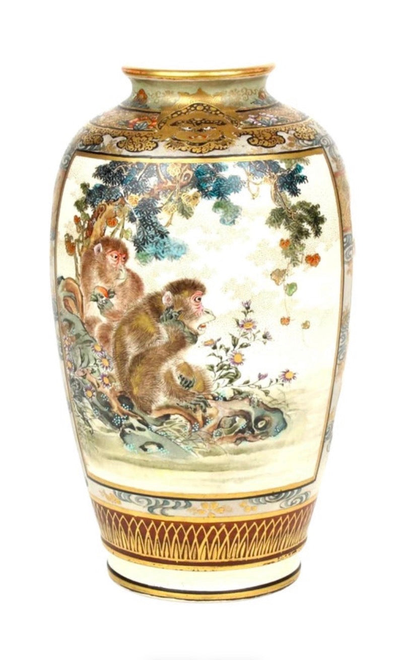 A Exquisite Japanese Satsuma Vase.Signed by Rokuzan.Meiji period