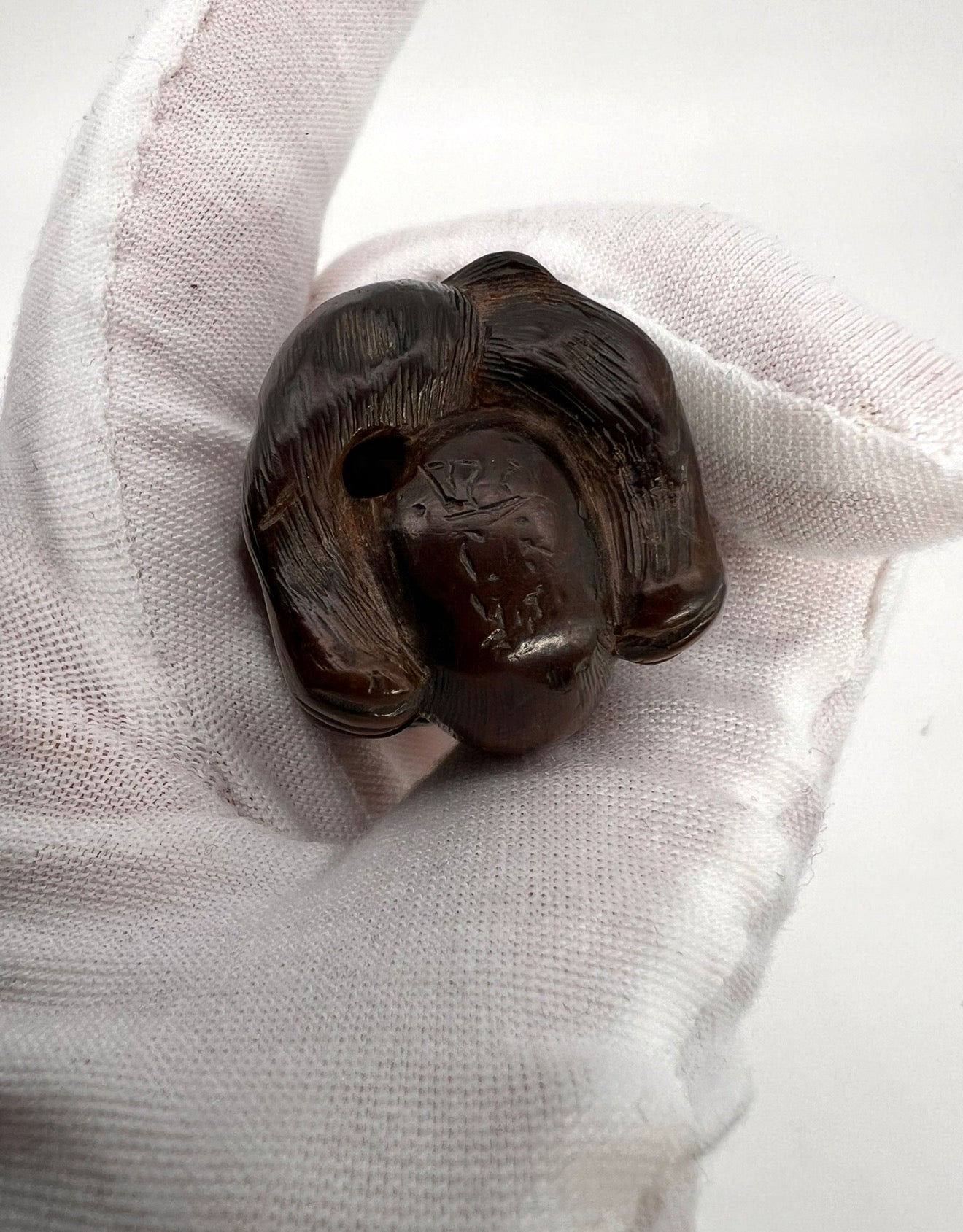 A wood netsuke of a tanuki. Signed Minko. Edo period