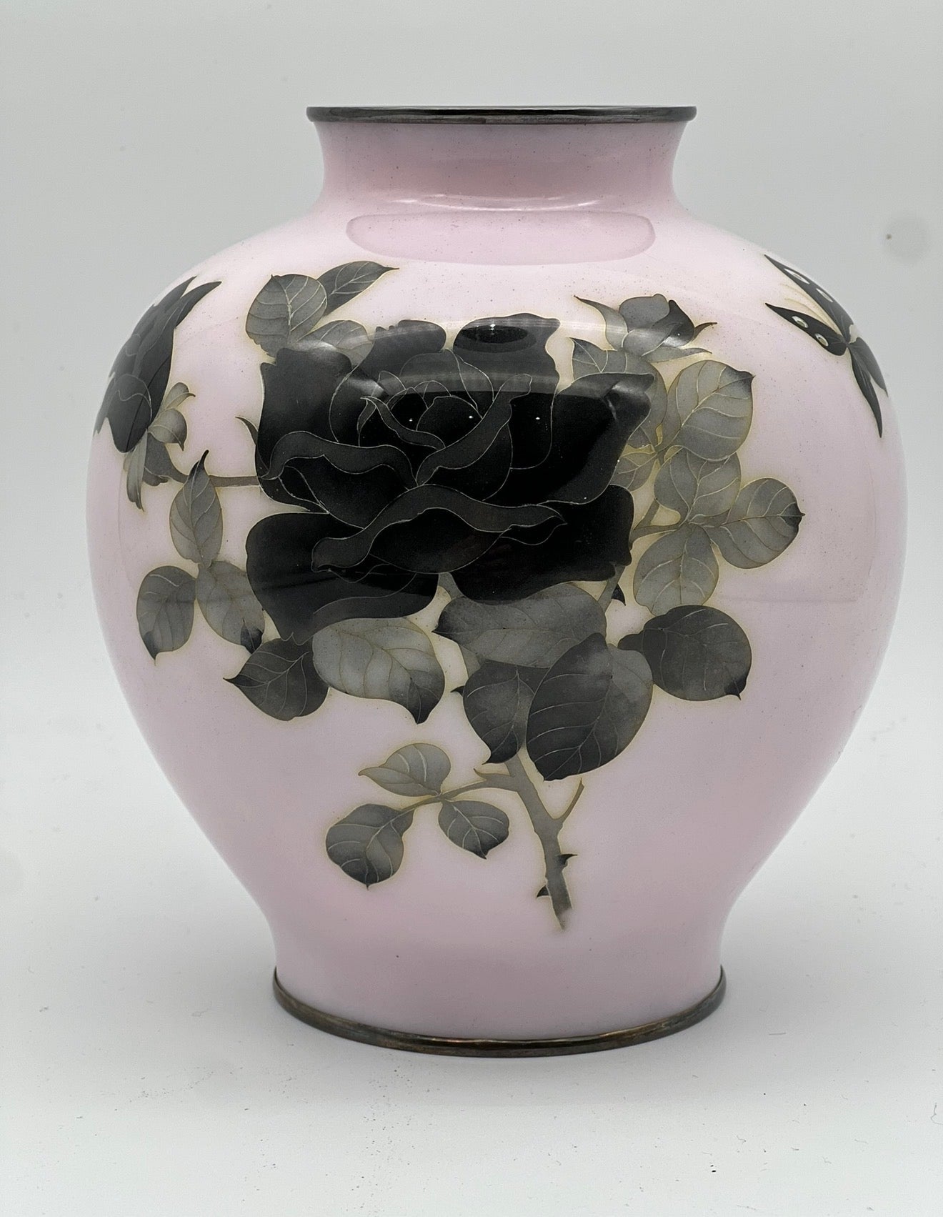 A FINE ANTIQUE JAPANESE CLOISONNE ENAMEL VASE BY ANDO