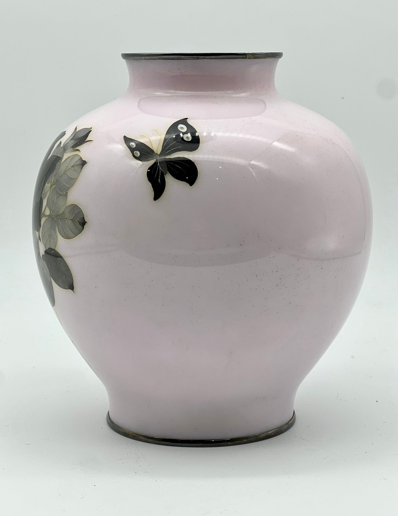 A FINE ANTIQUE JAPANESE CLOISONNE ENAMEL VASE BY ANDO